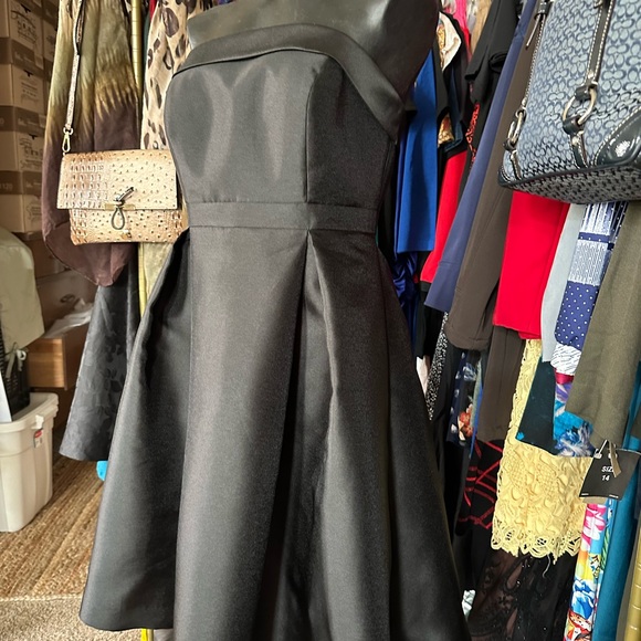 Calvin Klein Formal Black Shiny Strapless Mini Full Pockets EUC - Picture 3 of 15